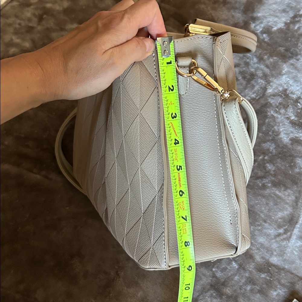 Elegant Vegan Tan Tote Bag - Picture 11 of 11
